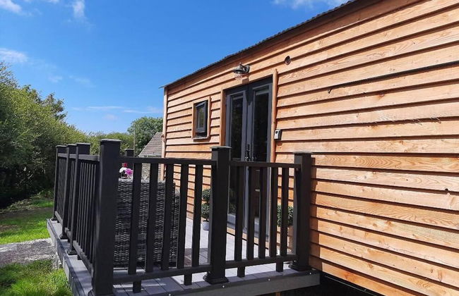 Min yr Afon - Cabin - Sleeps 2 - Hot Tub - Parking - Photo 1