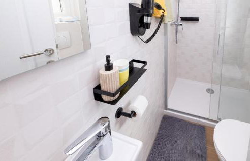 Awesome Home In Gornji Vinkovec - Foto 31