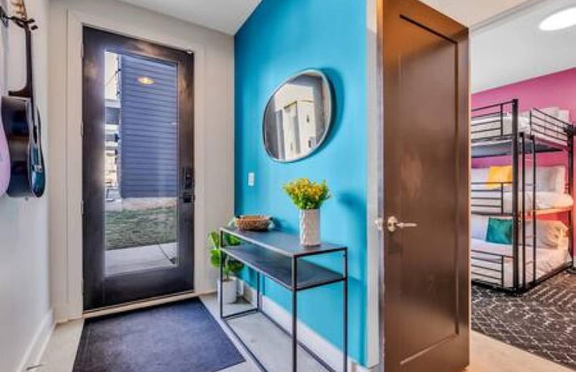 NEW Pink Howdy Oasis 13 Beds Rooftop View Parking - Foto 39