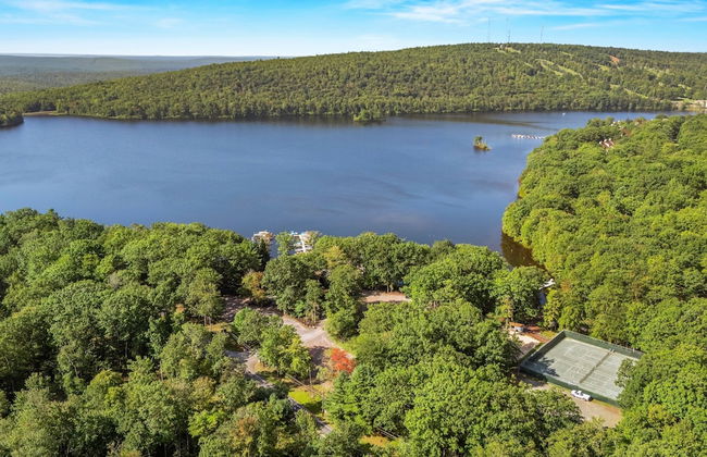 Highland Hideaway by Avantstay Group Poconos Retreat w Patio Game Room - Foto 66