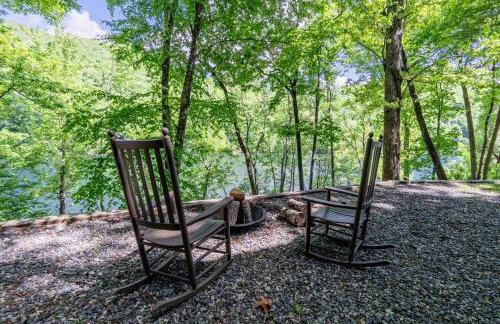 Lakefront Point Retreat on Nantahala Lake with Dock - Foto 13