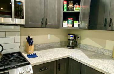 NEW Modern Cabin! 5mi to Mt Rainier National Park! Hot Tub & Wifi - Foto 7