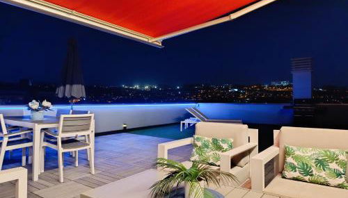 Ático Chill-Out de lujo con piscina y garaje gratis - Foto 5