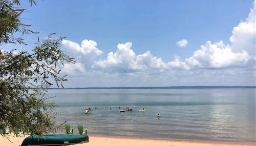 Peaceful Lakefront Cabin with Loft, Beach Access & Sunset Views in Buchanan Dam, Texas - Foto 5