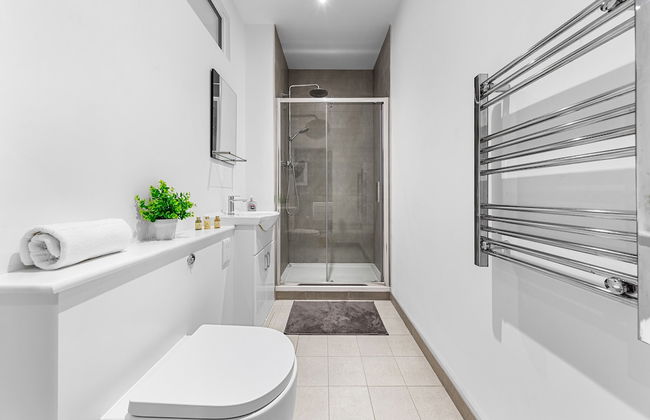 Stunning 1 Bed Apartment Near Heathrow London - Photo 15