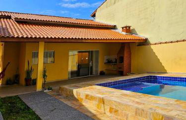 Encantadora casa com piscina perto da praia - Foto 12