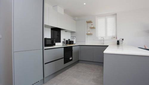 MERAKI 4 by BOURNECOAST - A Modern Apartment with a Patio and Parking - Sea Glimpses - FM8413 - Foto 5