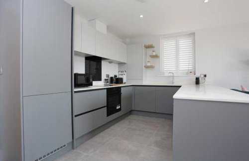 MERAKI 4 by BOURNECOAST - A Modern Apartment with a Patio and Parking - Sea Glimpses - FM8413 - Foto 5