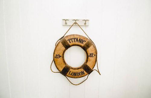 Sea View Beachfront House - Photo 6