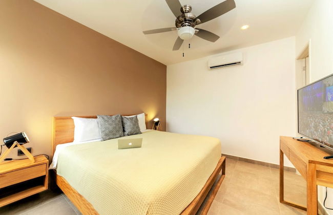 Comfortable, Spacious Penthouse- 2 Bedrooms- 7 People - Photo 2