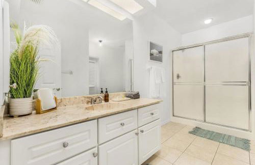 Blue Heron fish, boat, wine, dine, relax, repeat - Foto 47