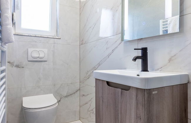 Exquisite Prestige Luxury Apartments With Shared Pool - Photo 63