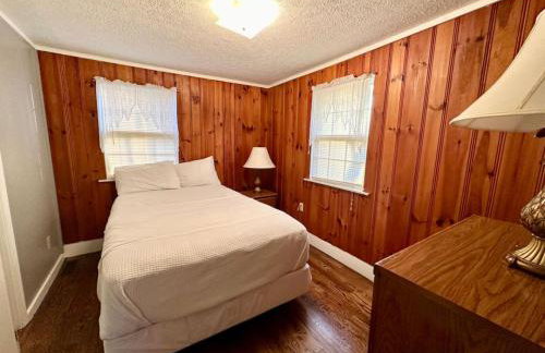 Cottage 2 Lees Ford Marina - Photo 2