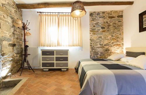 Medieval Stone Retreat with Lake Views - Foto 14