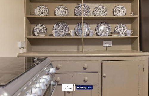 Spacestation Four 4 Bedroom Serviced Apartment By AltoLuxoExperience Short Lets & Serviced Accommodation With Free Wifi - Foto 11