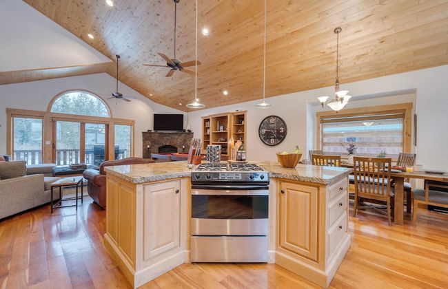 5 Mins to Ski Resort Ping Pong, Pool Table, Deck Donner Ridge by Avantstay - Foto 14