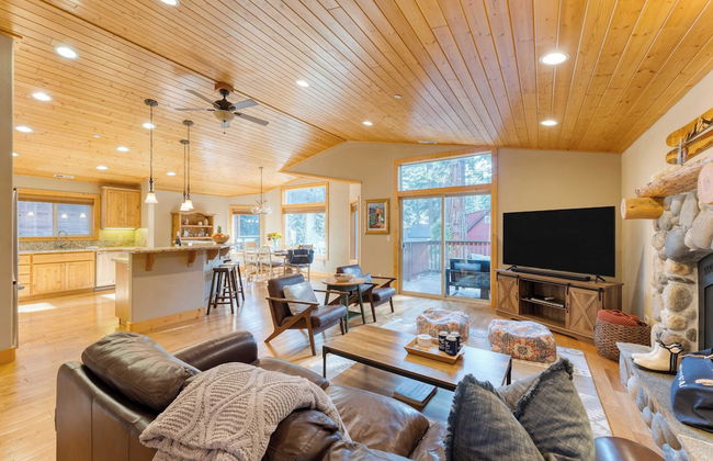 Washoe Chalet by Avantstay Game Room, Hot Tub, Putting Green & Fire Pit - Foto 7