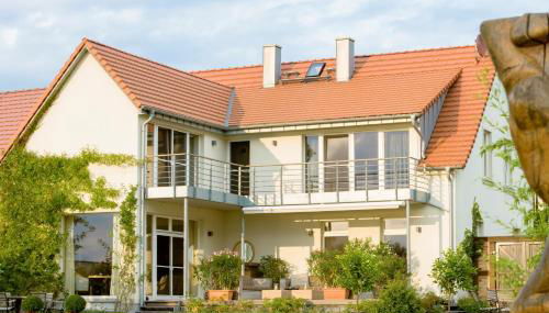 Ferienhaus Peeneblick - exklusives Traumhaus in Direktlage am Wasser mit Bootssteg und Aussensauna - Foto 4