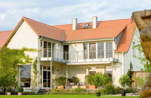 Ferienhaus Peeneblick - exklusives Traumhaus in Direktlage am Wasser mit Bootssteg und Aussensauna - Foto 4