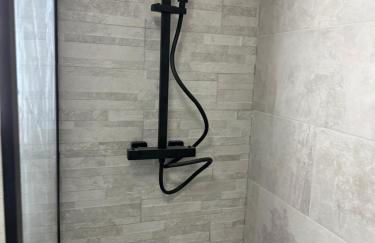 Cherry Blossom Apartment - 3 bed, parking, garden - Photo 49