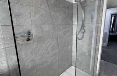 Sleeps 7 Beaches, restaurants, buses, nearby! - Photo 22