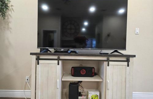 DFW Family Fun Retreat Game Room Pool Table Air Hockey Arcade Work Space Grill BBQ Firepit - Foto 5