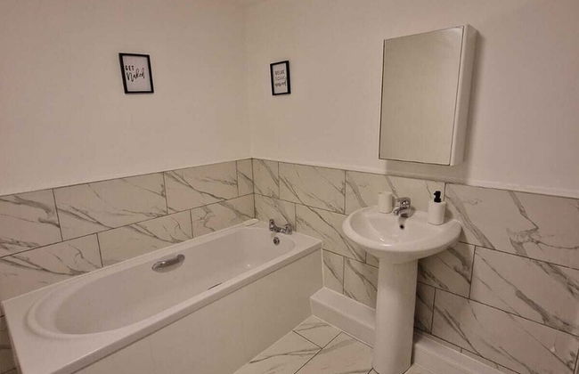 Remarkable 1-bed Apartment in Gateshead - Photo 8