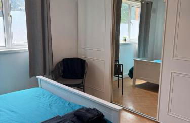 Newly decorated lovely three bedroom flat - Photo 13