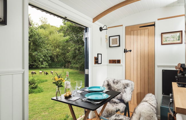 The Wriggly Tin & Baa Spa at Tregoose Old Mill - Foto 5