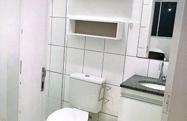 Apartamento com 2 quartos mobiliado, em ótima localização ao lado do shopping e perto de transportes públicos e perto de praias - Foto 5