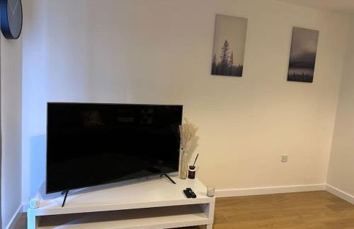 Modern 2 bed 2 bath Flat Close to Train station - Foto 15