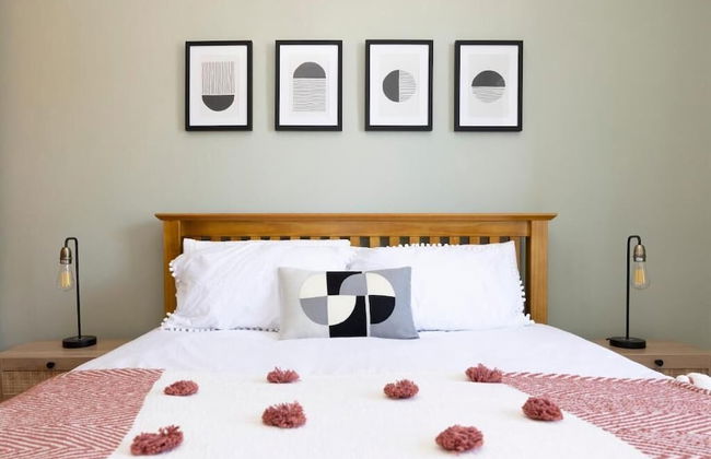 JOIVY Cosy Flat Next to Haymarket - Photo 2