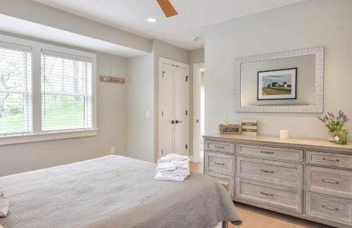 Gorgeous Architectural Home w Water Views - Foto 22