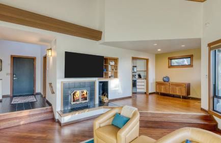 Half Block to Beach w/ Oceanview, Patio + Balcony The Shore Pine by Avantstay - Foto 22