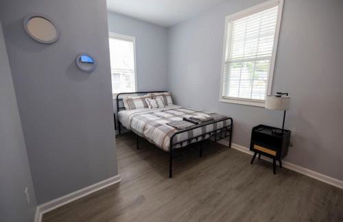 3 Min to Downtown - 10 Min to Elon - Smart TVs - Foto 4