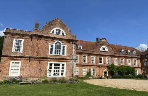 Quality Serviced Apartments in Camberley Town Centre, Free WiFi By Redwood Stays - Foto 26