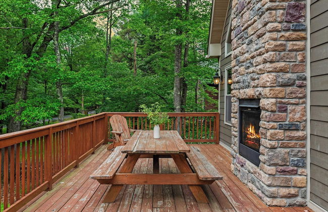 Bear Paw Lodge by Avantstay Hot Tub, Deck, & Fire Pit - Foto 3