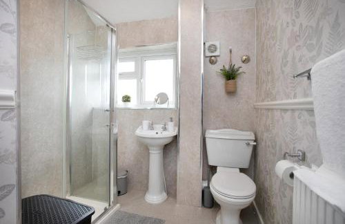 Manvers House, Rotherham for contractors, Families, free parking, Spacious, WIFI, modern - Foto 29