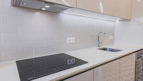 Modern 2BR Apt with Patio & AC - 0E - Foto 4, stove