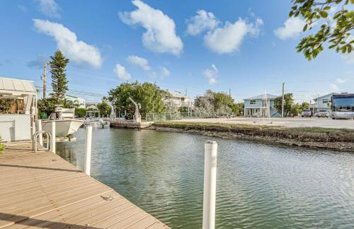 Canal-Front Gem w/ Peekaboo Views in Cudjoe Key! - Foto 8