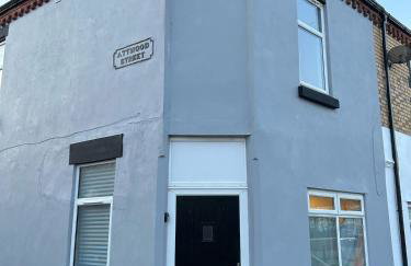 #18 Anfield 5 min walk Sleeps 7 4BR 5Bed 3Bathrms - Photo 12