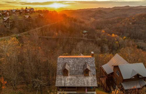 4BR Cabin with Ski Resort, Mtn Views & Hot Tub - Foto 50