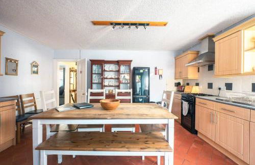 Cosy Welsh Cottage in St Davids Centre with Garden - Photo 8