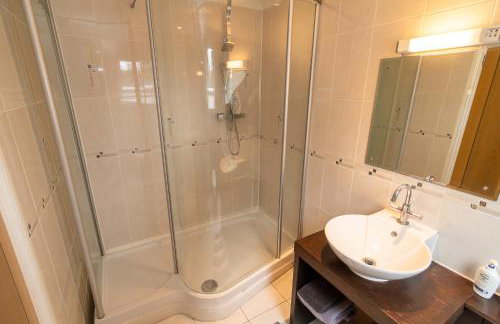 The Gables Poole, 3 Bedroom Penthouse Apartment - Photo 17