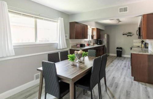 4 Bed 3 Bath House, Spacious, Smart TVs in all rooms, Whole house to yourself - Foto 11