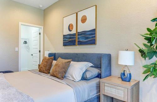 Chic & Spacious 4 Bedroom 3 Full Bathrooms Retreat in West Tampa and Pvt Backyard - Foto 59