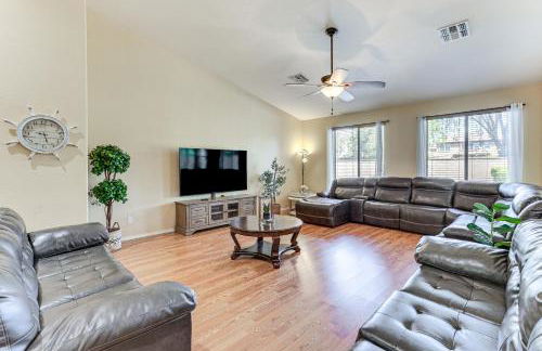 4 Mi to Surprise Stadium! Home with Furnished Patio - Foto 1