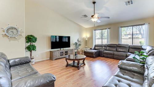4 Mi to Surprise Stadium! Home with Furnished Patio - Foto 1