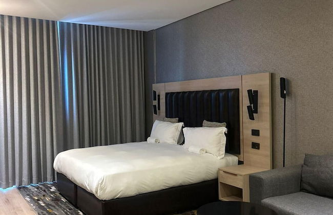 Luxury Apartment Sandton / no Loadshedding / Dstv - Photo 7