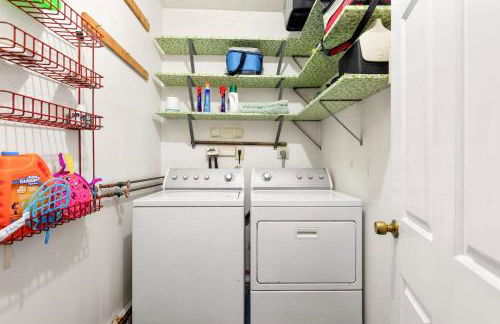 Family-Friendly Central AC Near Beach - Foto 20